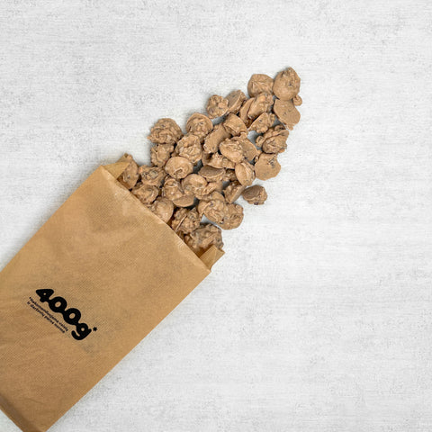 Obuolių pyrago skonio gabalėliai baltajame šokolade, 500 g