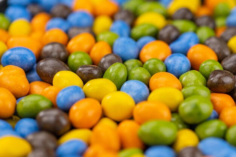 Žemės riešutai pieniškame šokolade "vaivorykštės spalvos", 500 g