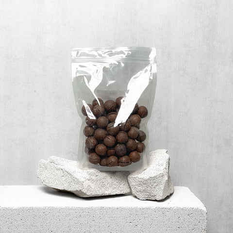 Makadamijų riešutai su kevalu, įpjauti, 500 g