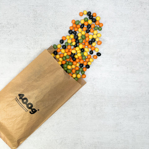 Žemės riešutai pieniškame spalvotame šokolade, 500 g