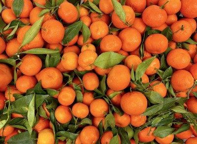 Mandarinai su šakelėmis